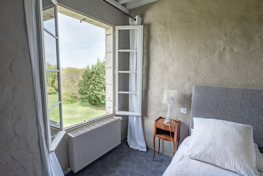 Studio Suite, 2 Bedrooms, Pool Access, Park View (Violette) photo 3
