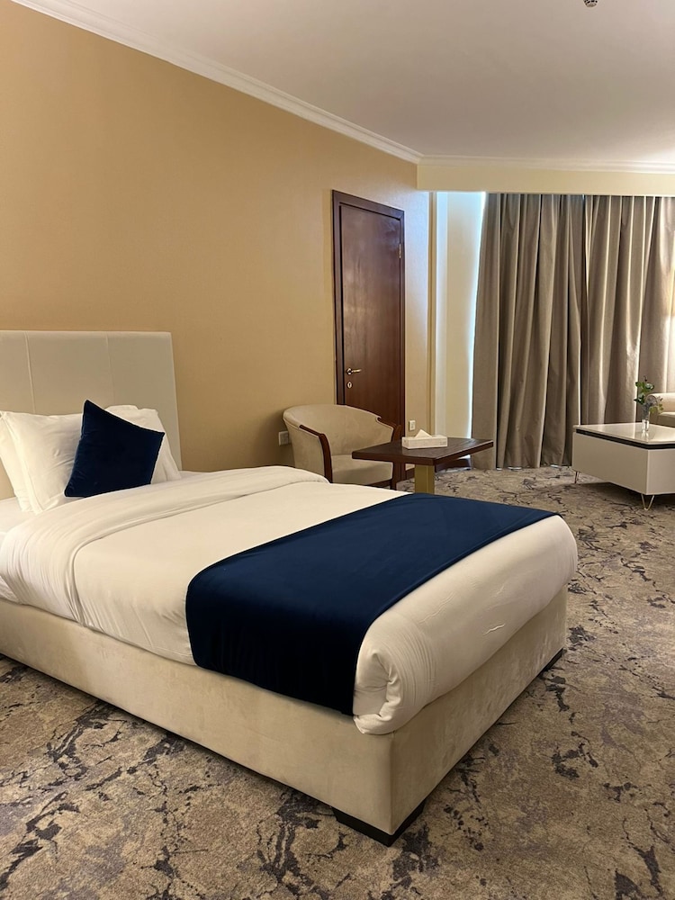 Deluxe Queen Room - Photo 3