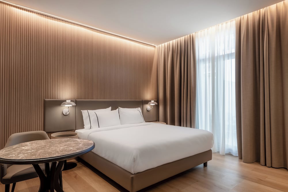 Standard Room, 1 King Bed photo 2