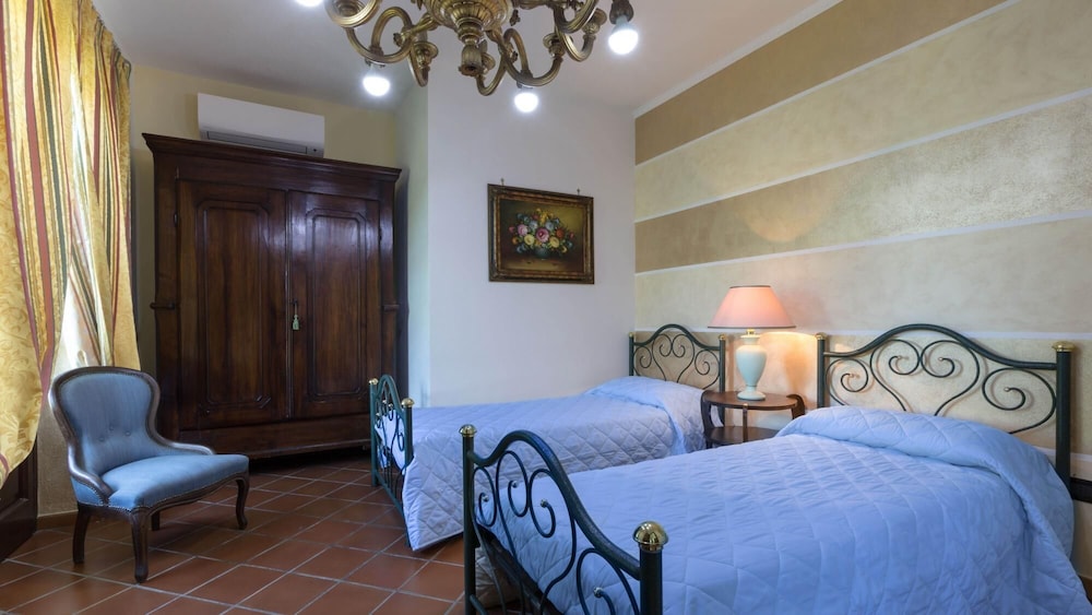 Villa photo 2