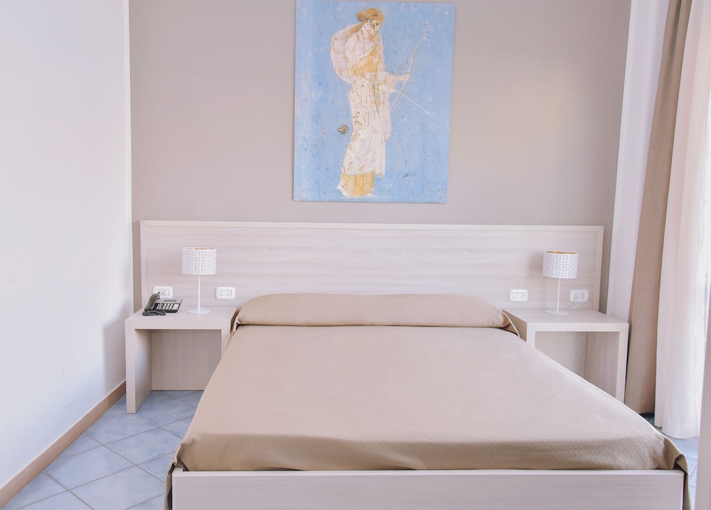 Double Room Single Use (with internal private bathroom) photo 2