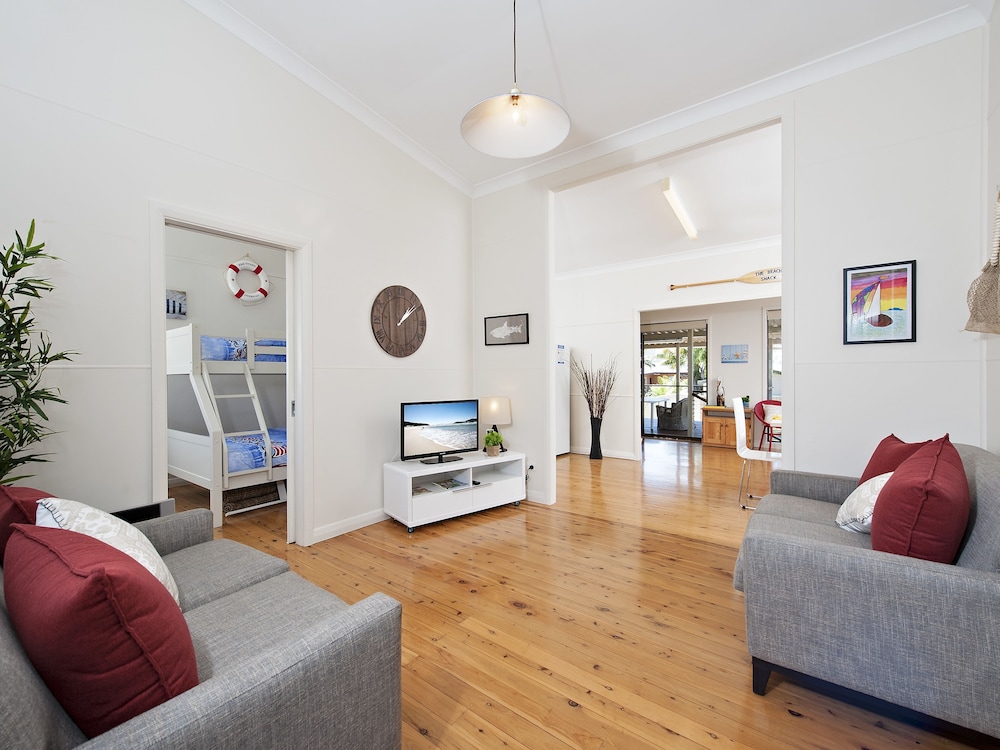 House, 2 Bedrooms, Beachside photo 2