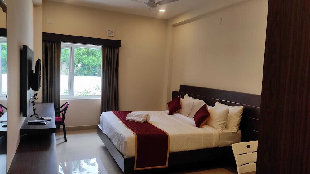 Deluxe Room with Coconut Palm View