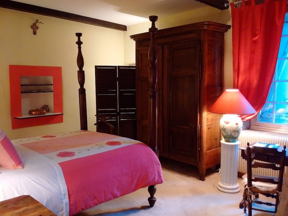 Romantic Room, Bathtub, Garden Area photo 3