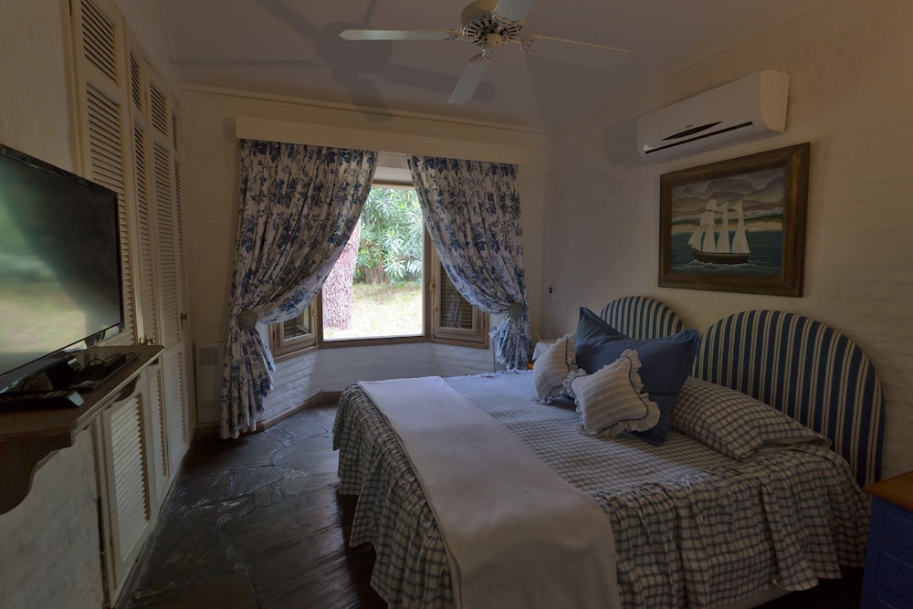 Family Quadruple Room, 2 Bedrooms, Courtyard View photo 2