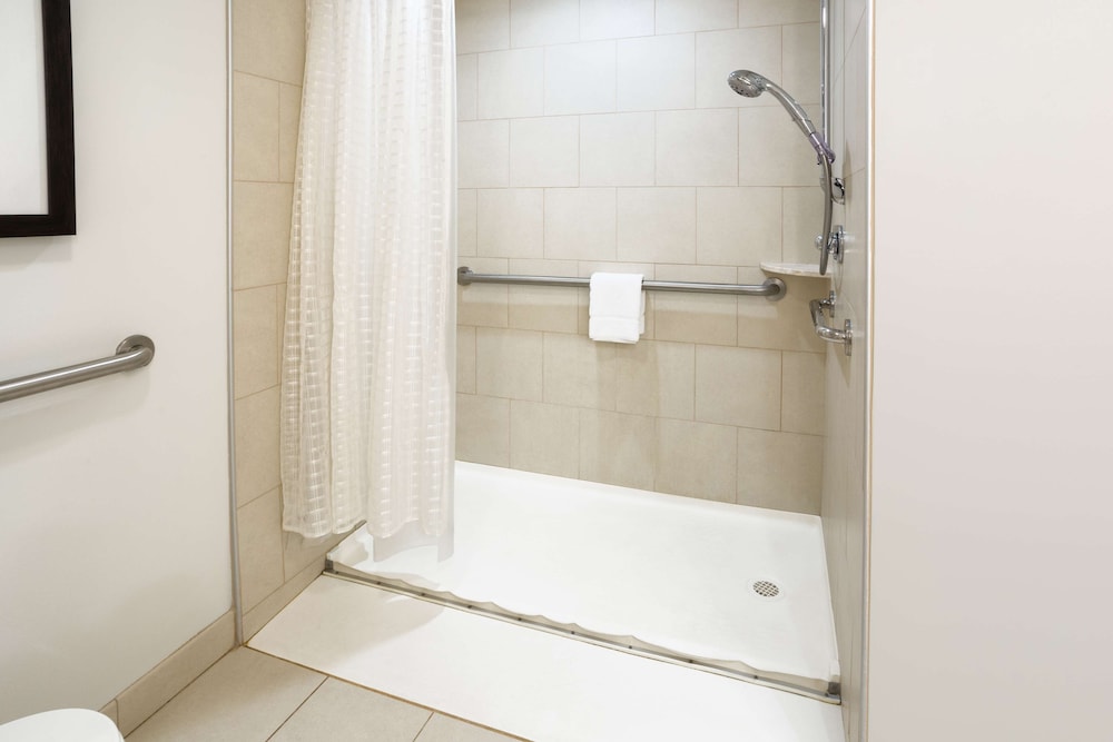 Room, 1 King Bed, Accessible - Photo 1