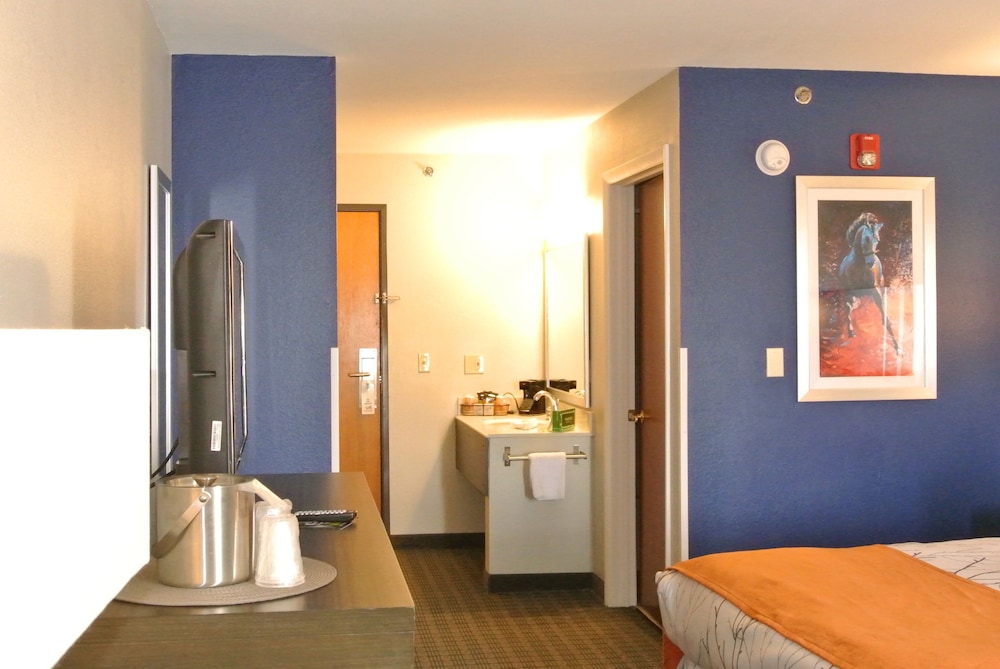 Premium Room, 2 Queen Beds - Photo 2