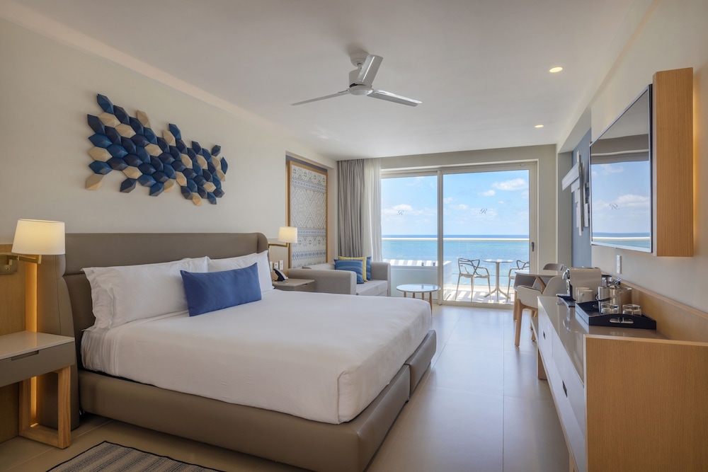 Luxury Junior Suite Ocean Front Terrace Jacuzzi - Photo 5