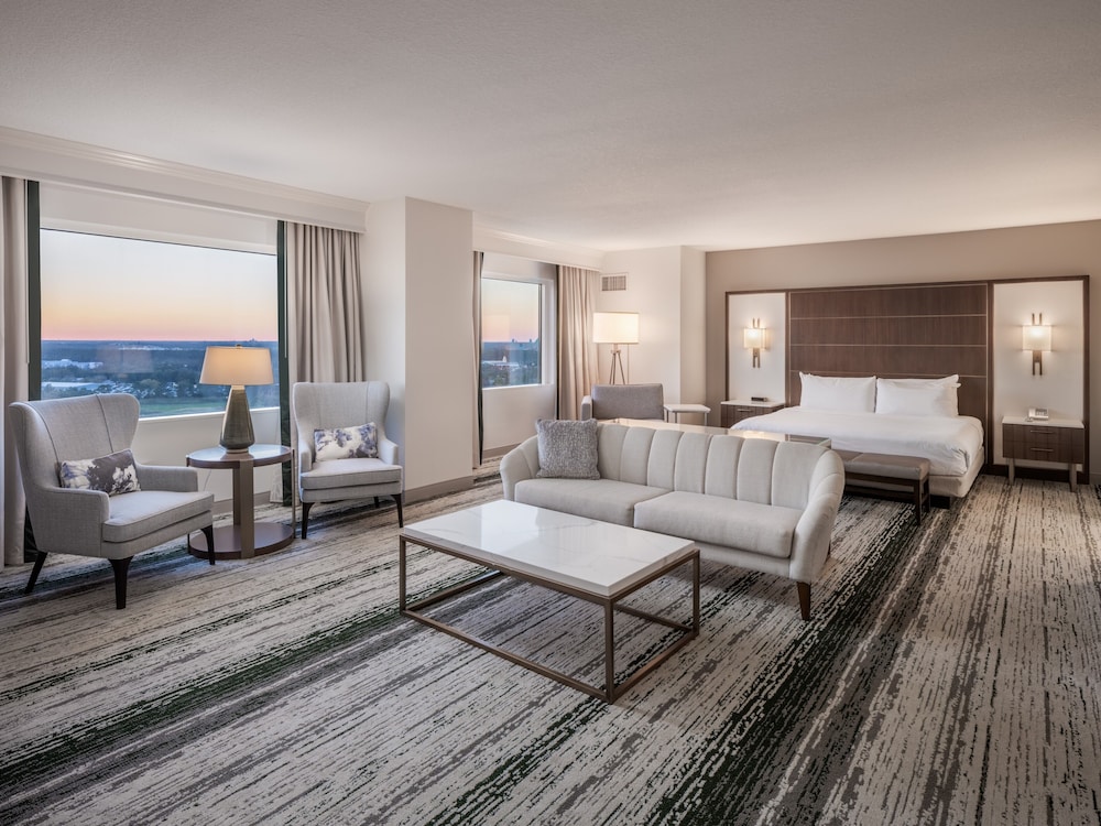 Executive Suite, 1 King Bed, Accessible (Roll-in Shower)