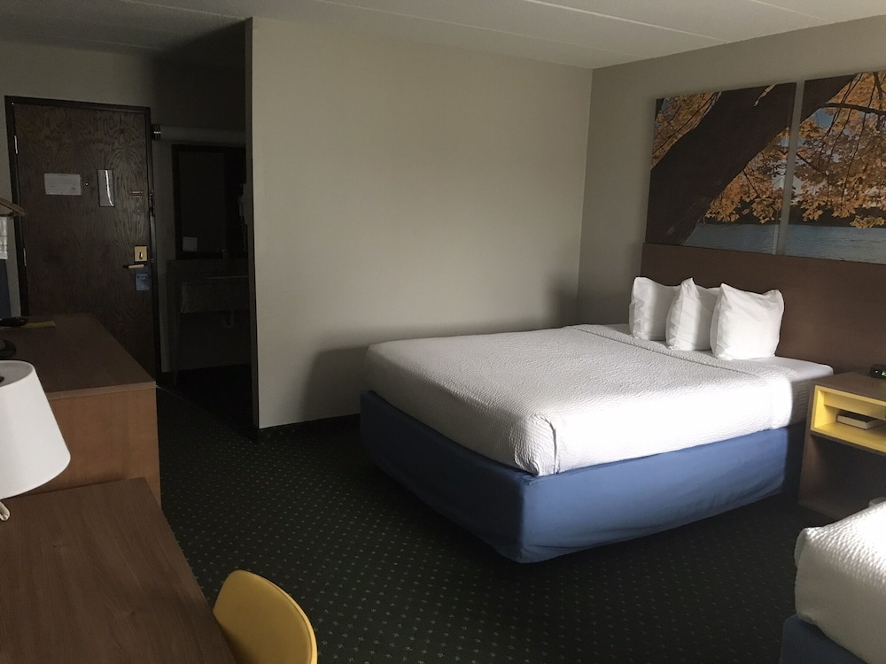 Room, Non Smoking - Photo 5