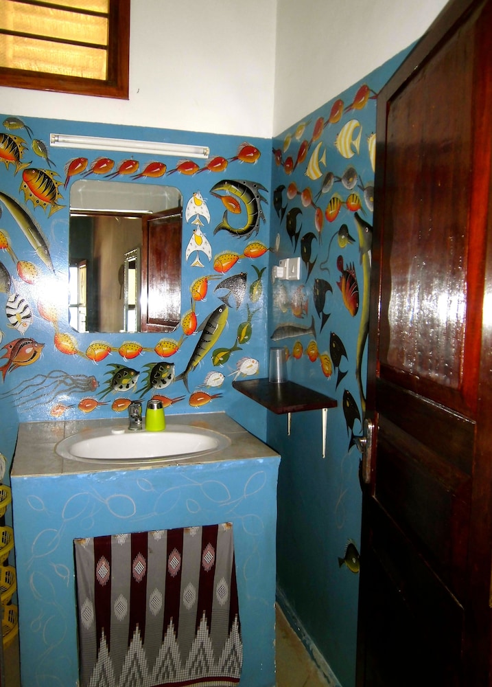 Double Comfort, 1 Queen Bed, Ocean View photo 3