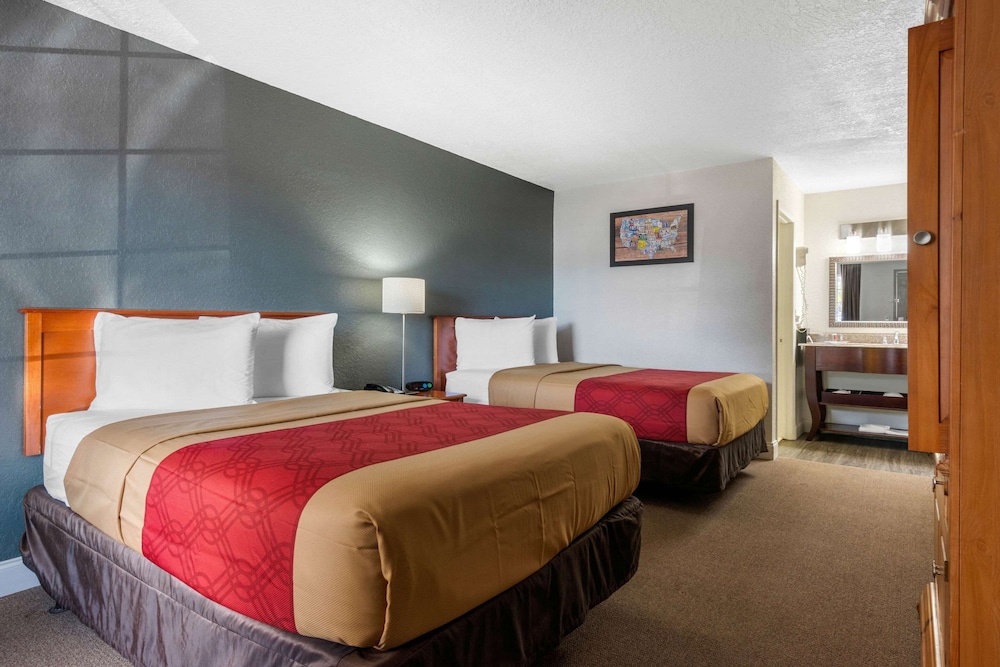 2 Double Beds, No Smoking - Photo 7