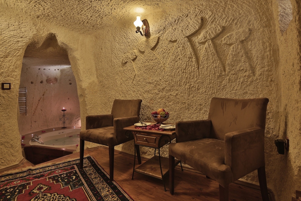Honeymoon Room - Photo 11