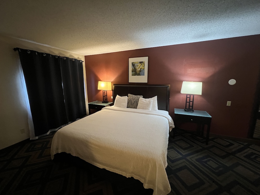 Deluxe Room 1 King Bed and 1 Full Bed - Photo 2