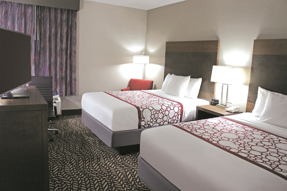 Deluxe Suite, 2 Queen Beds, Non Smoking