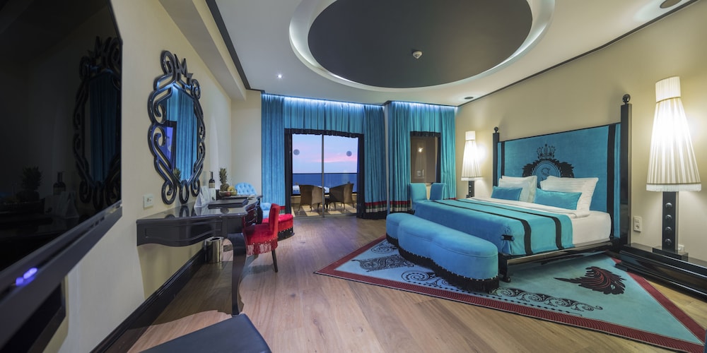 Deluxe Room, Partial Sea View