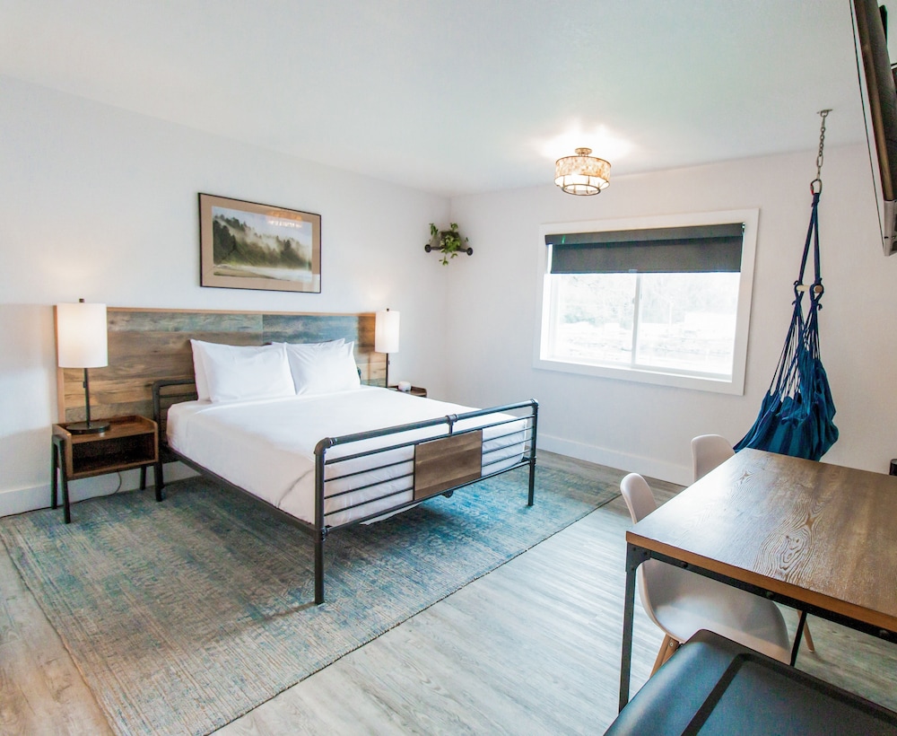 ADA Queen Room photo 1