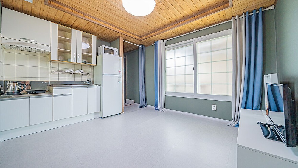 G: Ivory - 1F (1 Bed Room / 1 Living Room) photo 2