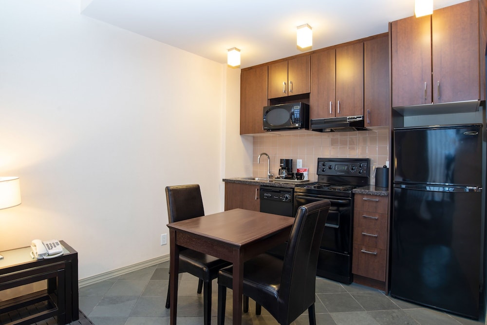 Studio Suite, 1 Queen Bed, Kitchen, City View (Penthouse, Jacuzzi, Balcony) - Photo 6