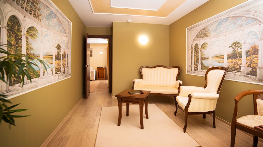 Suite, Jetted Tub photo 3