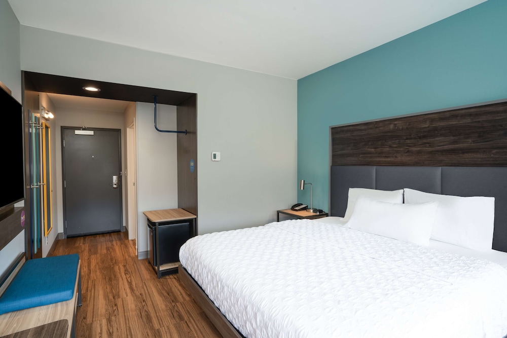 Room, 1 King Bed, Accessible (Hearing) - Photo 3