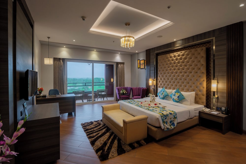 Saya Platinum Room