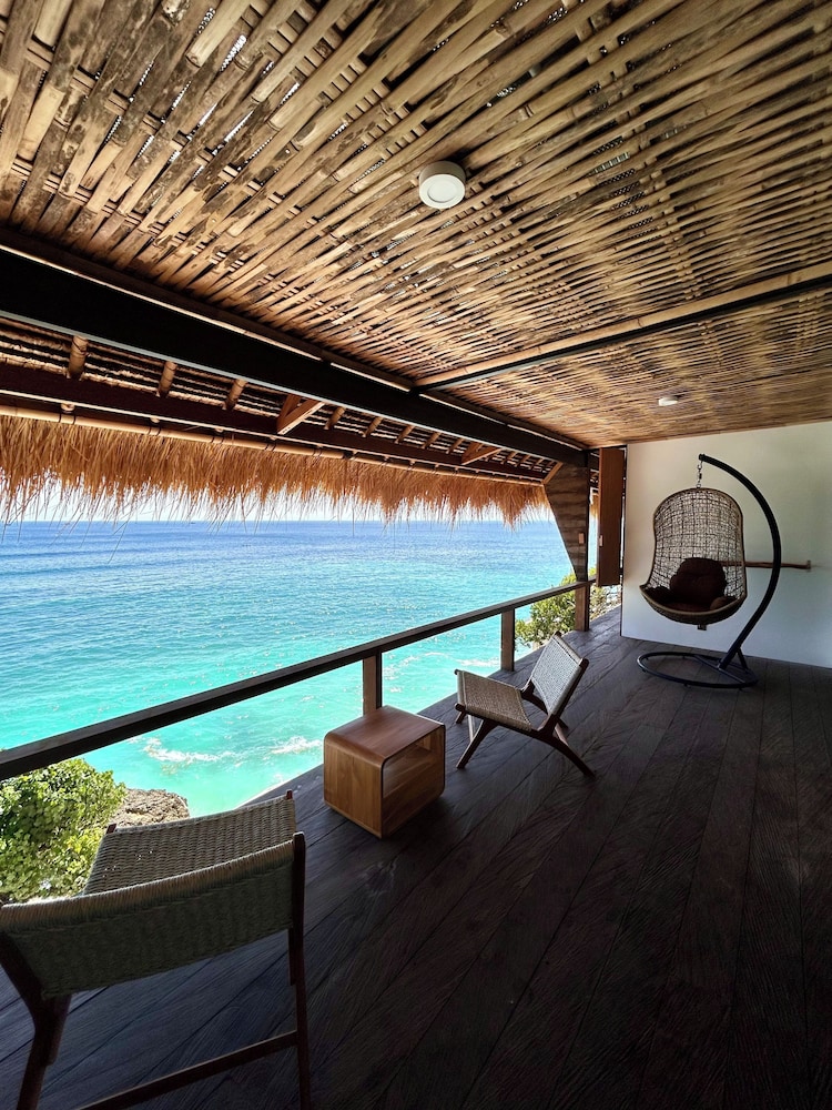 Deluxe Bungalow photo 2