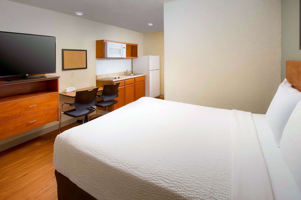 Room, 1 Queen Bed, Accessible, Non Smoking (Roll-in Shower) photo 1