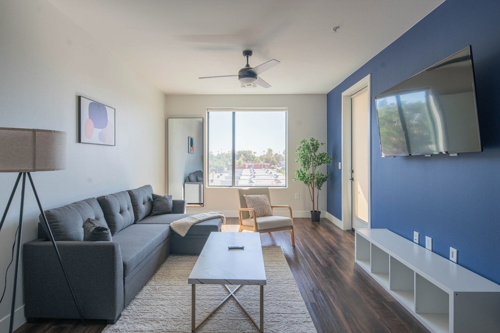 Luxury Apartment, 1 Queen Bed with Sofa bed, Non Smoking, Air conditioning photo 1
