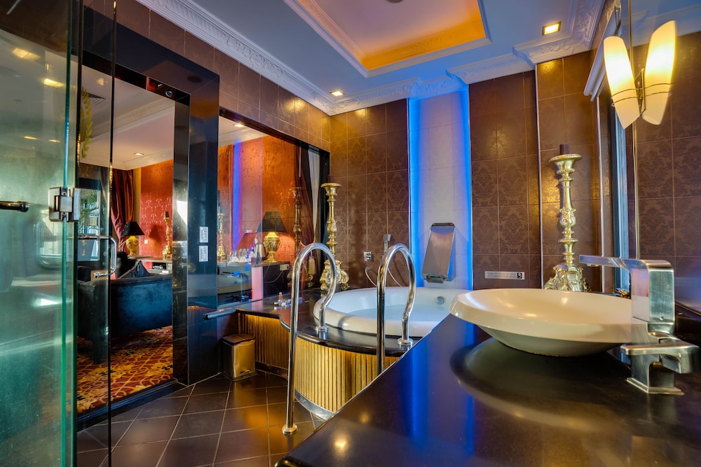 New Millennium Junior Suite - Photo 8