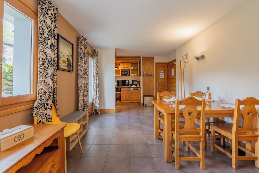 Family Apartment, Multiple Bedrooms (Vallorcine Balme 06 Ski In / Ski Out) Family Apartment, Multiple Bedrooms (Vallorcine Balme 06 Ski In / Ski Out)