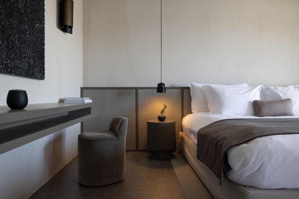 Executive Suite, Private Heated Pool, Sea View - Photo 3