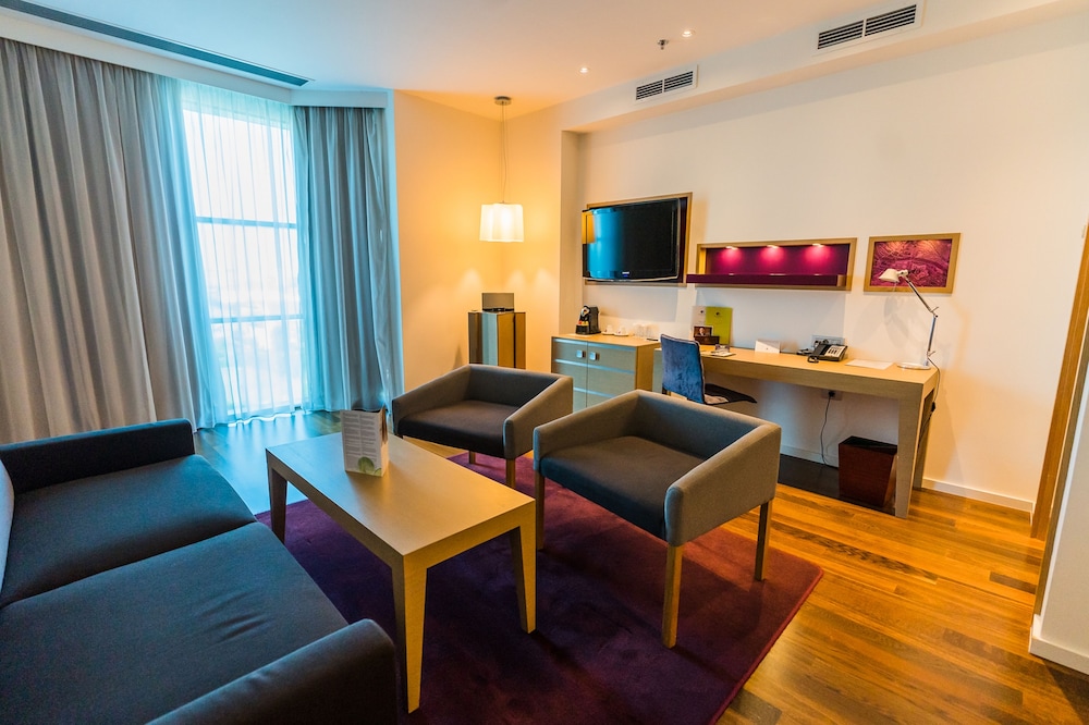 King One Bedroom Suite - Photo 10