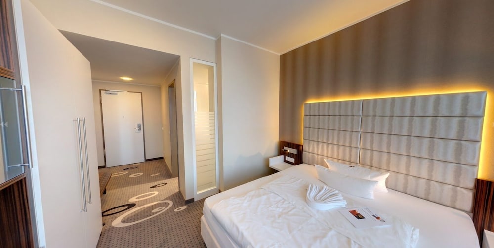 Single Room (Business)
