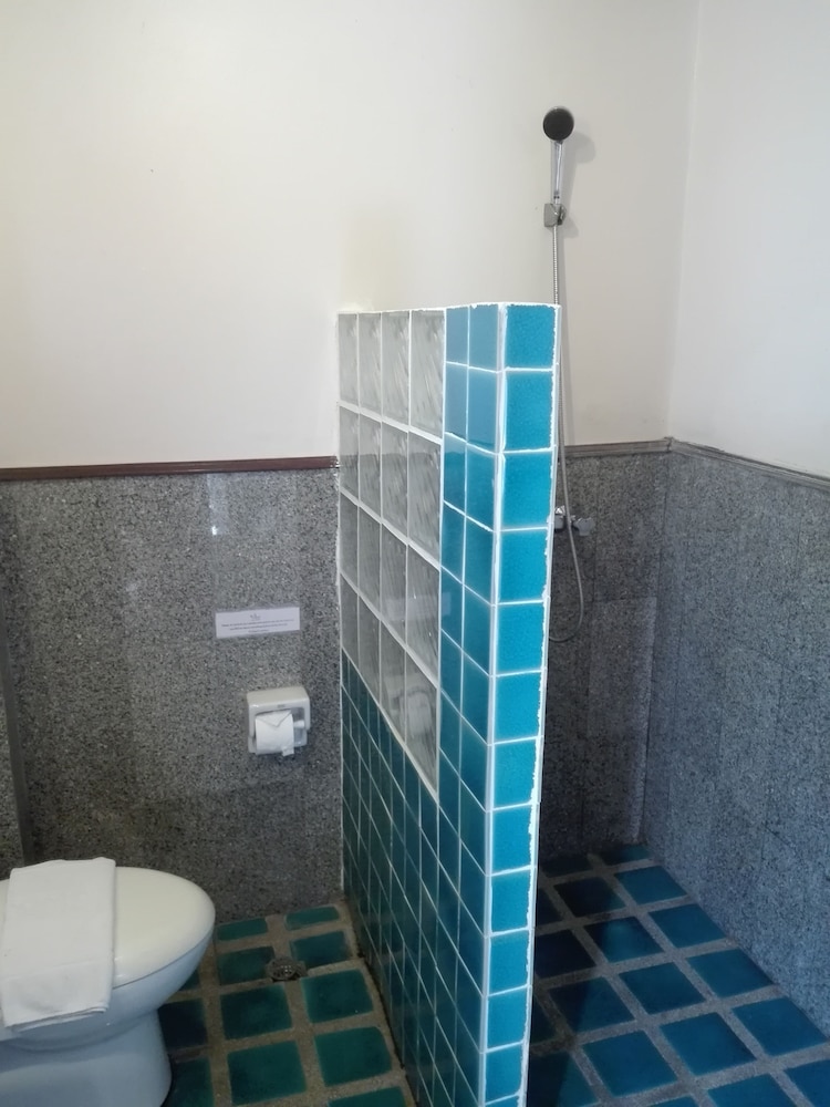 Standard Twin Room (Shower) - Photo 4