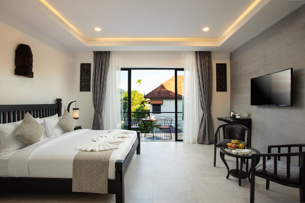 Four Bedroom Villa - Free Pick Up