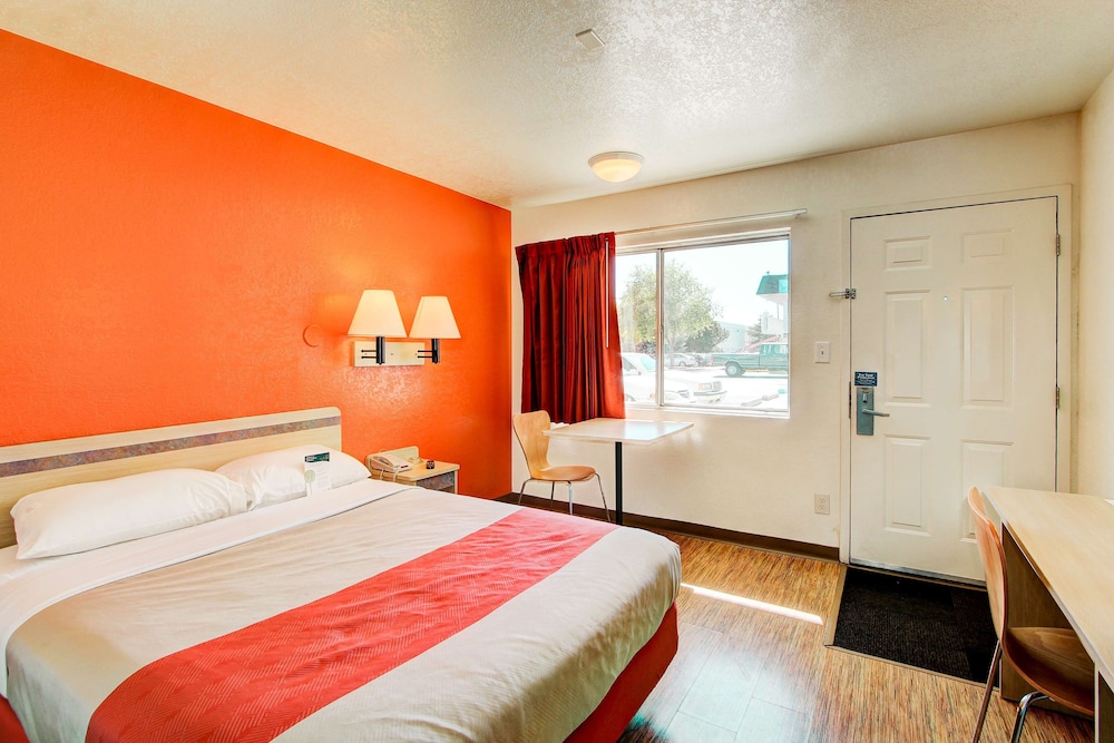 Deluxe Room, 1 Queen Bed, Accessible, Non Smoking photo 2