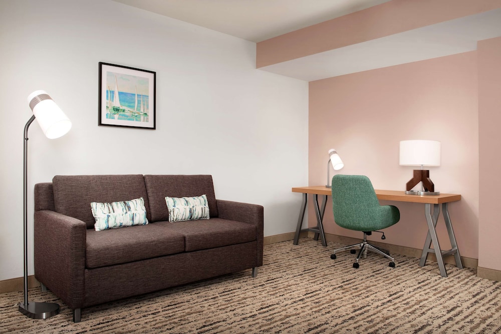 King, Suite, 1 Bedroom - Photo 3