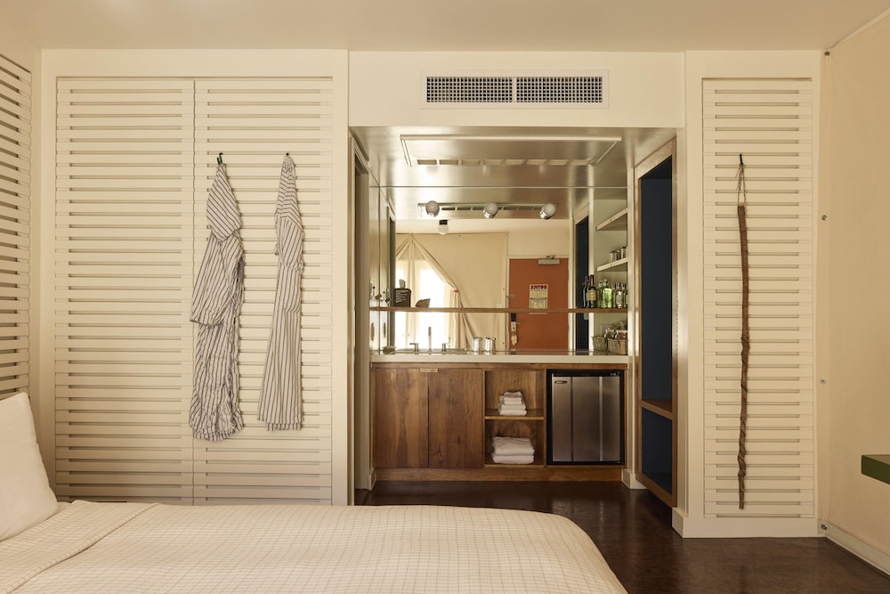Superior Room, 1 King Bed (Standard King) - Photo 7