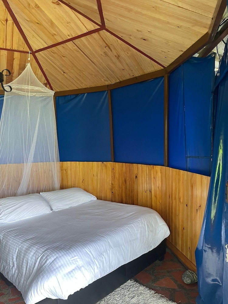 Romantic Room, 1 Double Bed, Hot Tub, River View photo 1