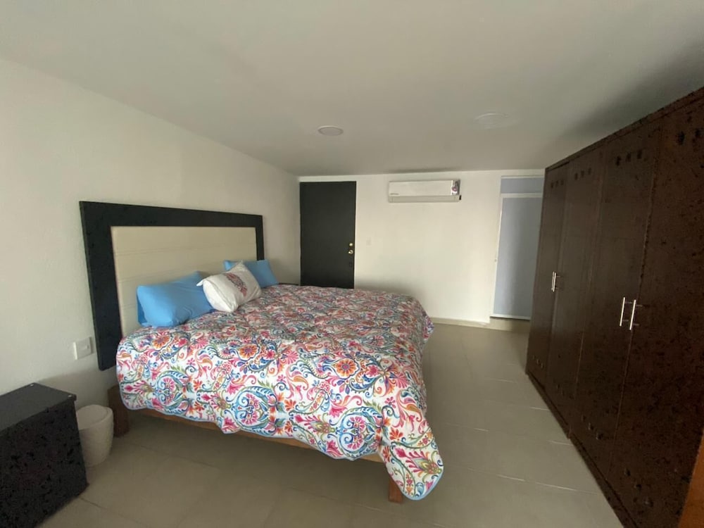Club Room, 1 King Bed (2)