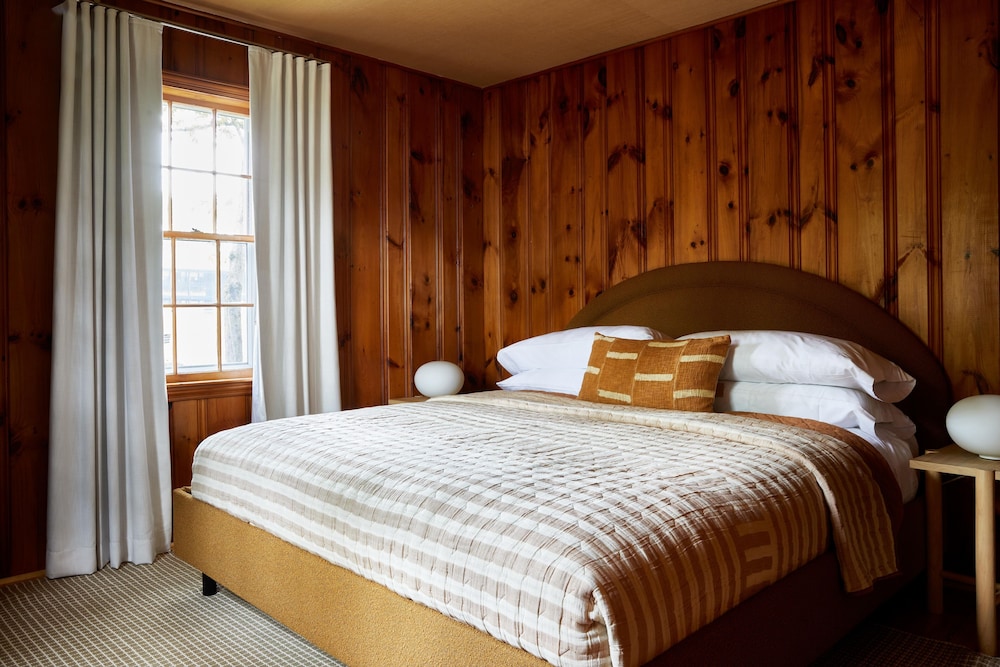 Two-Bedroom Cottage - Photo 2