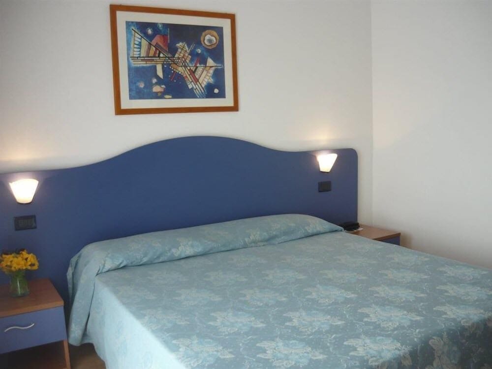 Double or Twin Room photo 2
