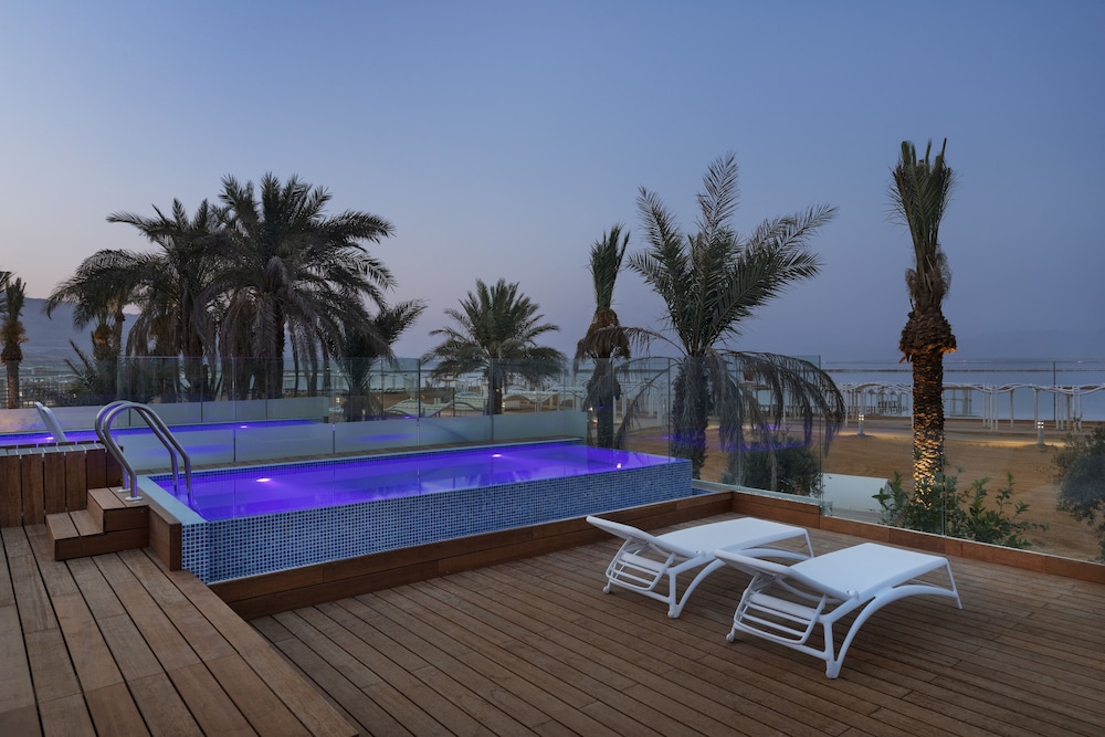 Premium Big Balcony with Private Pool and Pool View photo 2