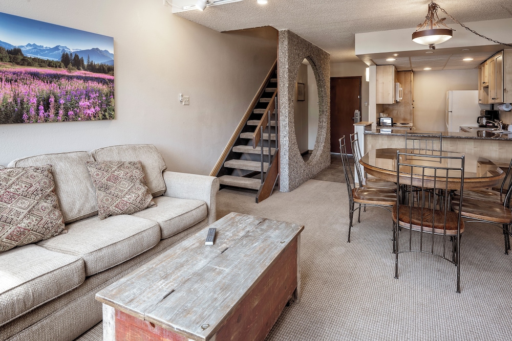Suite, 2 Bedrooms, 2 Bathrooms - Photo 2