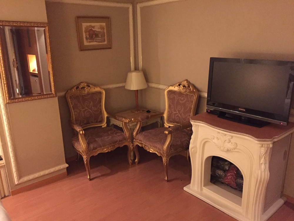 Run Of House (Round Bed) photo 3