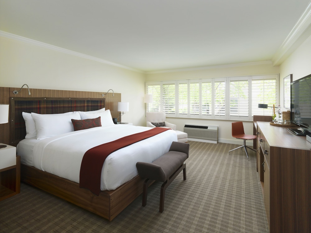 Deluxe King Bed