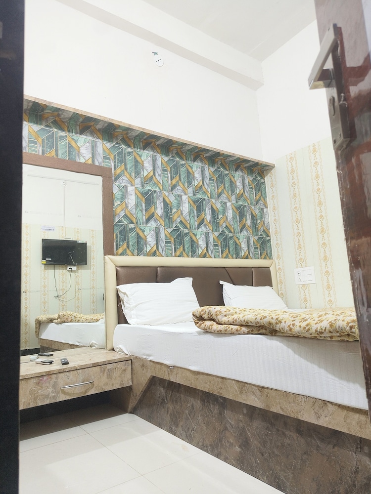 Economy Double Room photo 2
