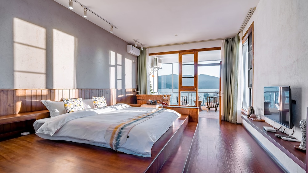 Deluxe Tatami Room