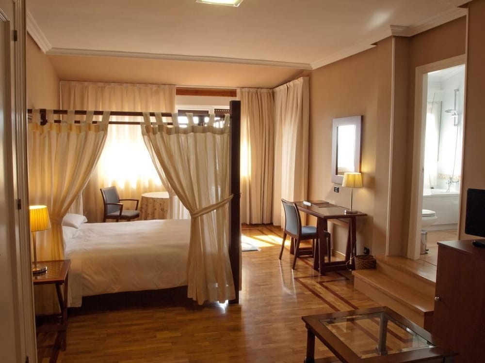 Superior Double Room, Ensuite - Photo 1